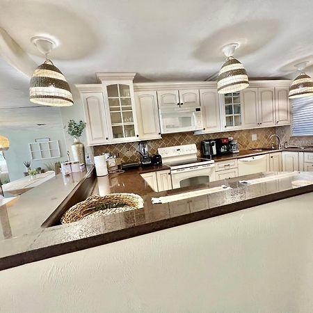 Beach Oasis 704 Lovely Daytona Ocean Front For 5 Sleeps Up To 12 Daytona Beach Bagian luar foto