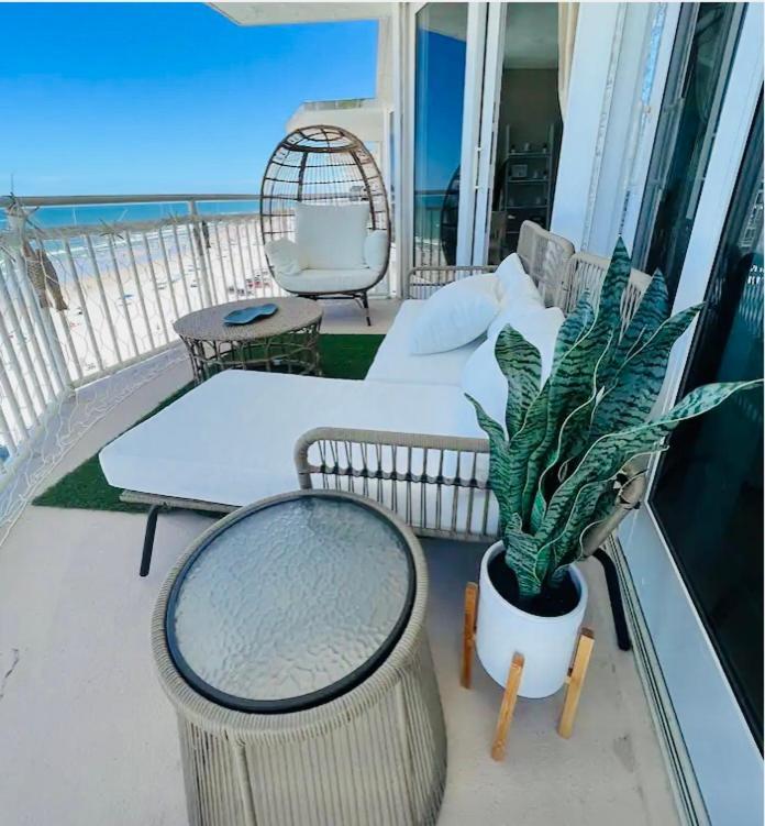 Beach Oasis 704 Lovely Daytona Ocean Front For 5 Sleeps Up To 12 Daytona Beach Bagian luar foto