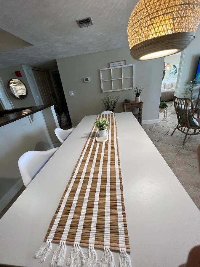 Beach Oasis 704 Lovely Daytona Ocean Front For 5 Sleeps Up To 12 Daytona Beach Bagian luar foto