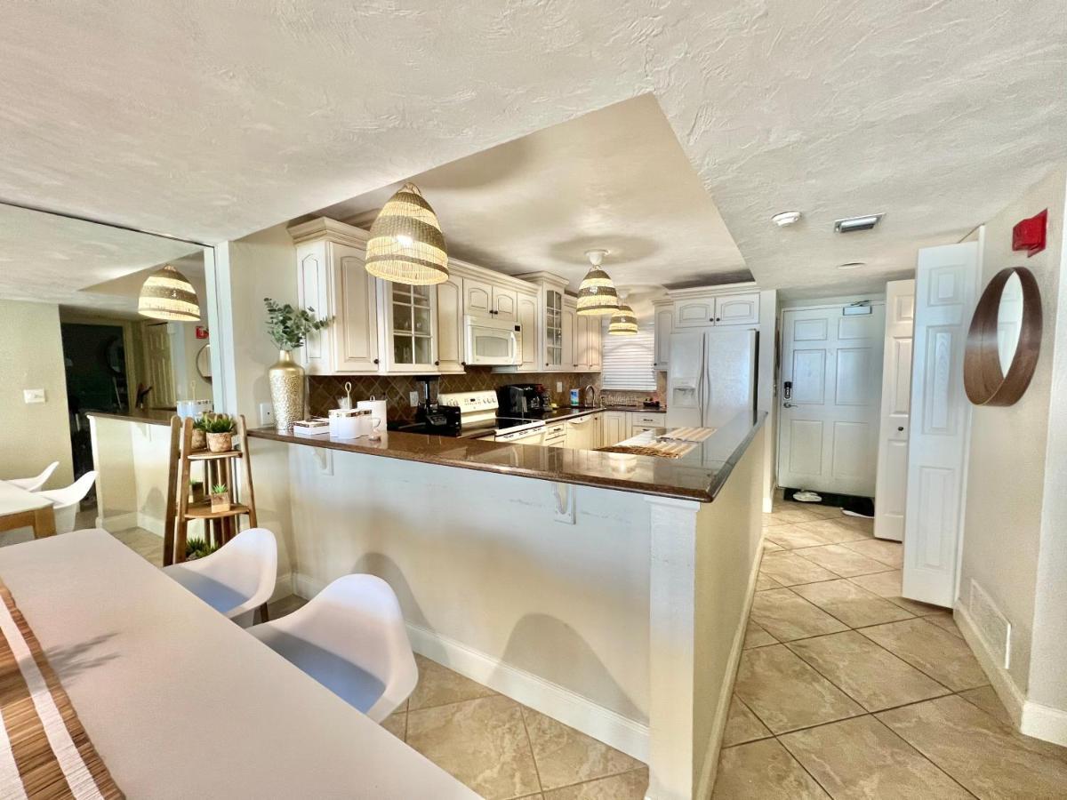 Beach Oasis 704 Lovely Daytona Ocean Front For 5 Sleeps Up To 12 Daytona Beach Bagian luar foto