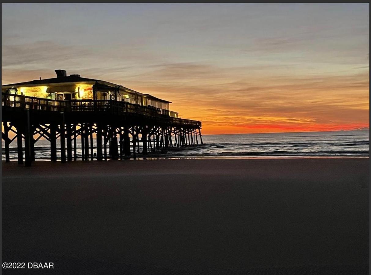 Beach Oasis 704 Lovely Daytona Ocean Front For 5 Sleeps Up To 12 Daytona Beach Bagian luar foto