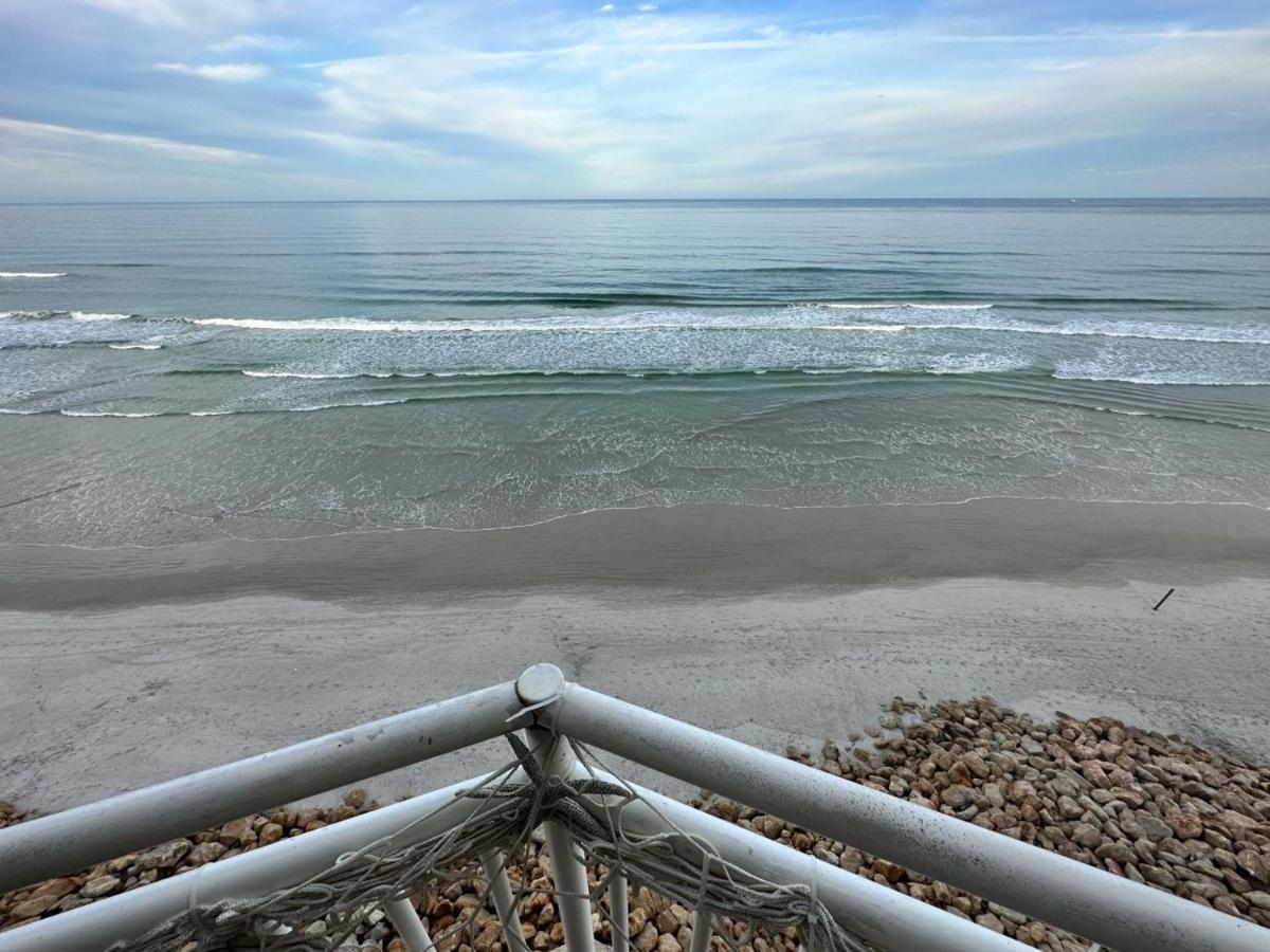 Beach Oasis 704 Lovely Daytona Ocean Front For 5 Sleeps Up To 12 Daytona Beach Bagian luar foto
