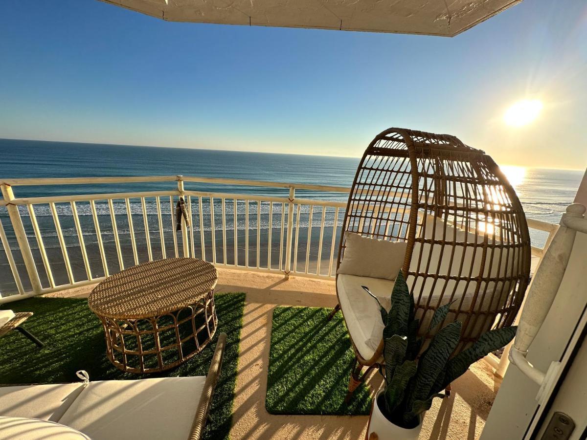 Beach Oasis 704 Lovely Daytona Ocean Front For 5 Sleeps Up To 12 Daytona Beach Bagian luar foto